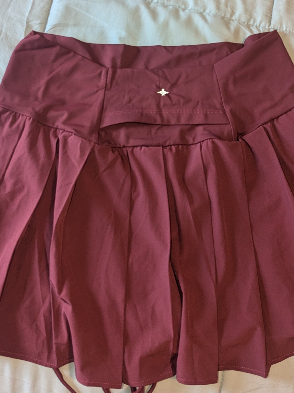 Halara Flexi-Size Pleated Mini Skirt in Burgundy Size XL NWT - Picture 2 of 3